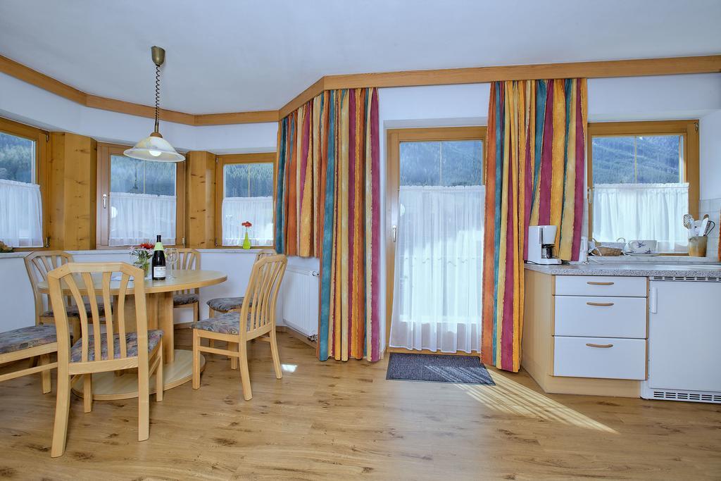 Apartment Ferienwohnung Bacher Krimml Pokoj fotografie